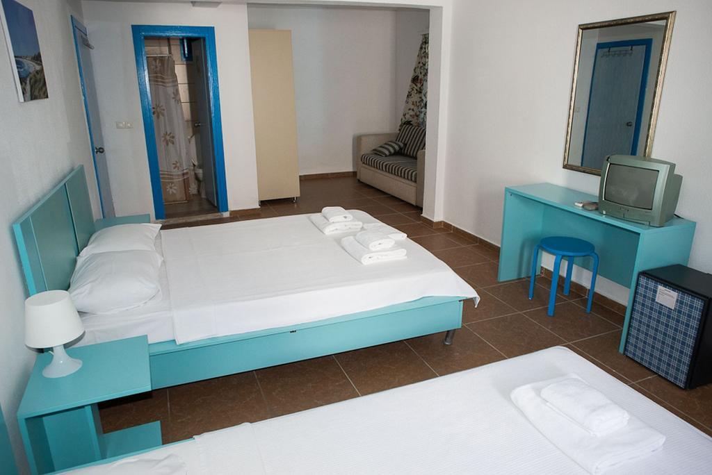 Esmana Hotel Битез Стая снимка