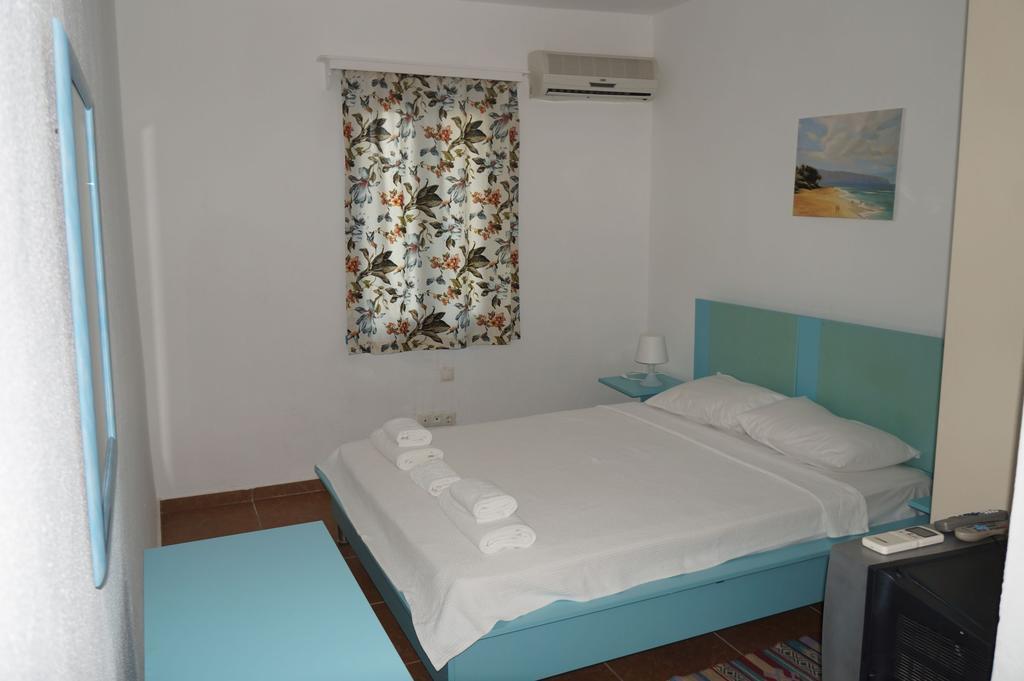 Esmana Hotel Битез Стая снимка