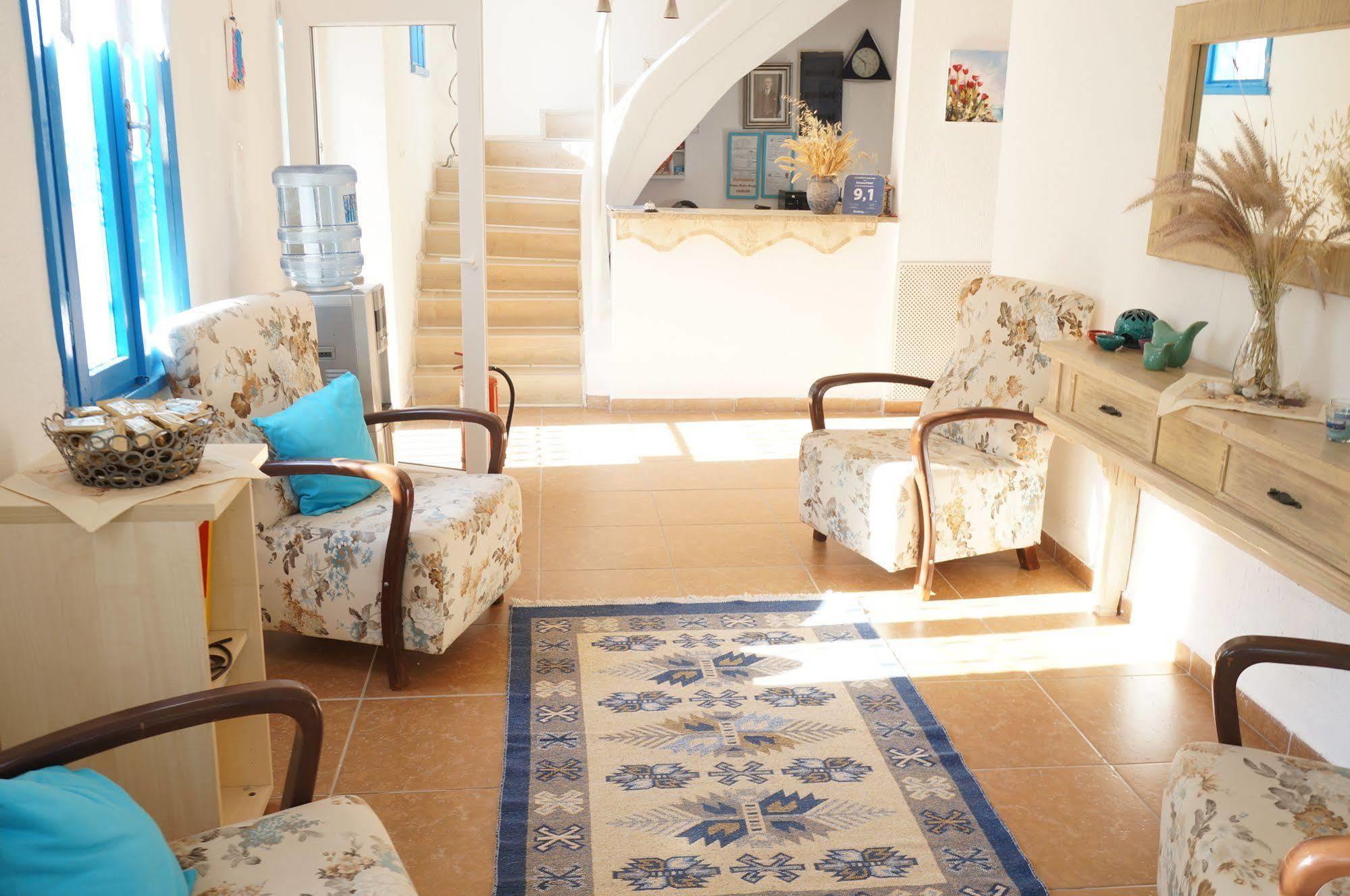 Esmana Hotel Битез Екстериор снимка
